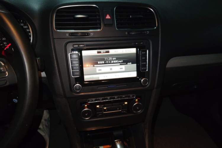 Used Volkswagen Golf 2011 1.4 TSI Automatic Luxury Edition Audio And AC Panel