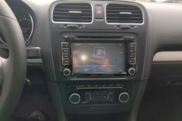 Used Volkswagen Golf 2011 1.4 TSI Comfort Travel Edition Audio And AC Panel