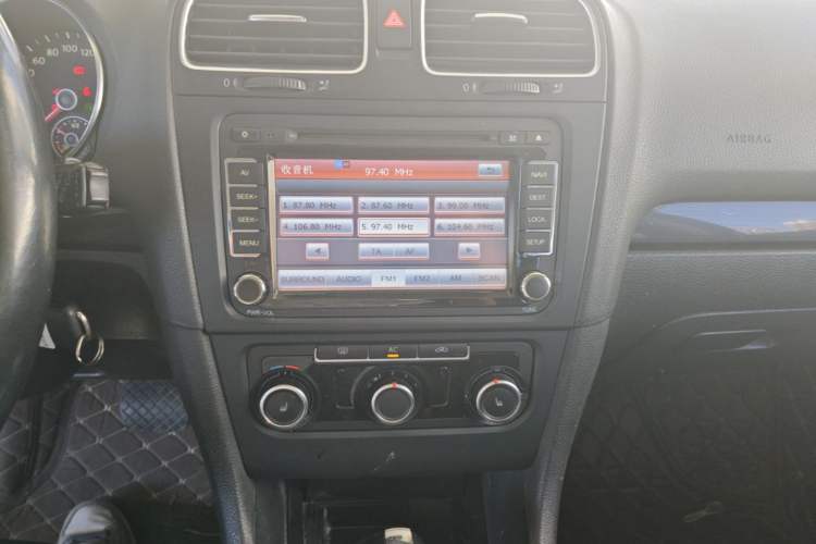 Used Volkswagen Golf 2011 1.4 TSI Automatic Comfort Model Audio And AC Panel