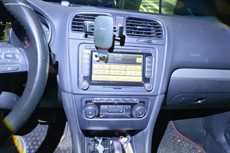 Used Volkswagen Golf 2011 1.4 TSI Automatic Luxury Edition Audio And AC Panel