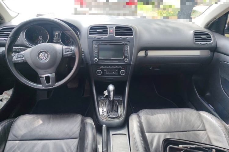 Used Volkswagen Golf 2011 1.4 TSI Luxury Touring Edition Center Console