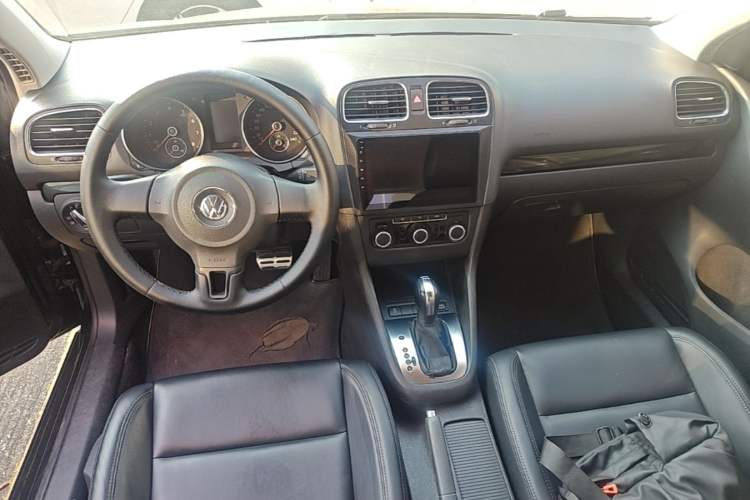 Used Volkswagen Golf 2011 1.6L Automatic Comfort Model Center Console