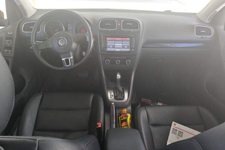 Used Volkswagen Golf 2011 1.4 TSI Automatic Comfort Model Center Console
