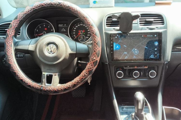 Used Volkswagen Golf 2011 1.4 TSI Automatic Comfort Model Center Console