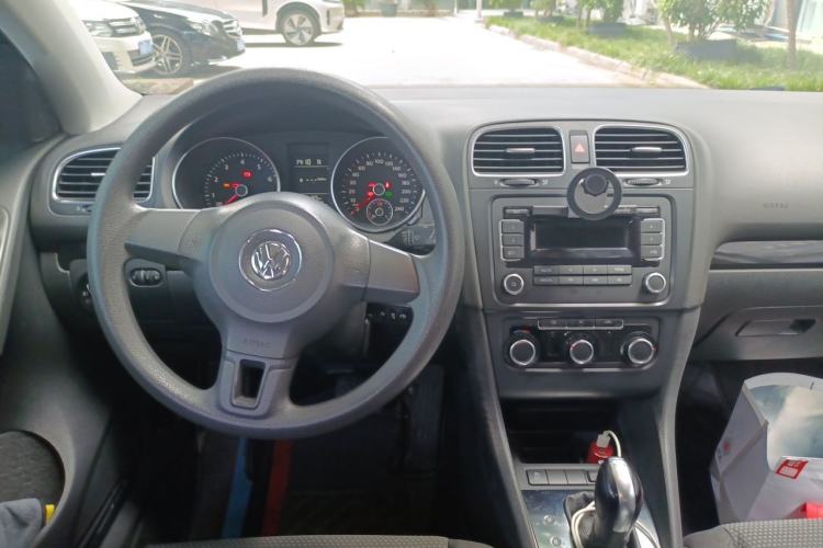 Used Volkswagen Golf 2011 1.4 TSI Automatic Comfort Model Center Console