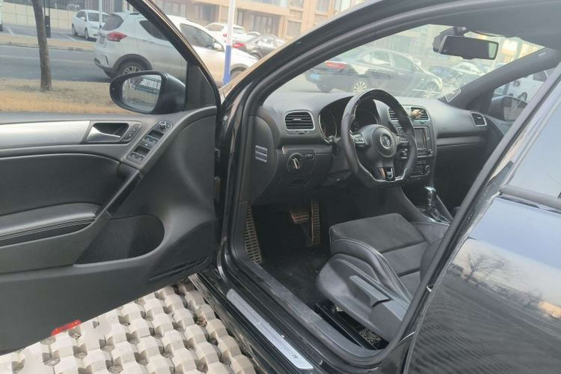 Used Volkswagen Golf 2011 2.0 TSI R Driver Seat
