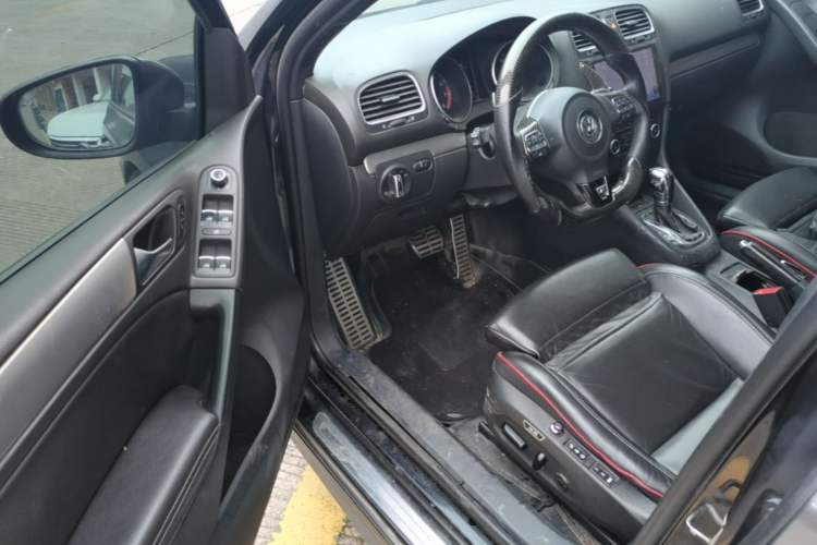 Used Volkswagen Golf 2011 2.0 TSI R Driver Seat