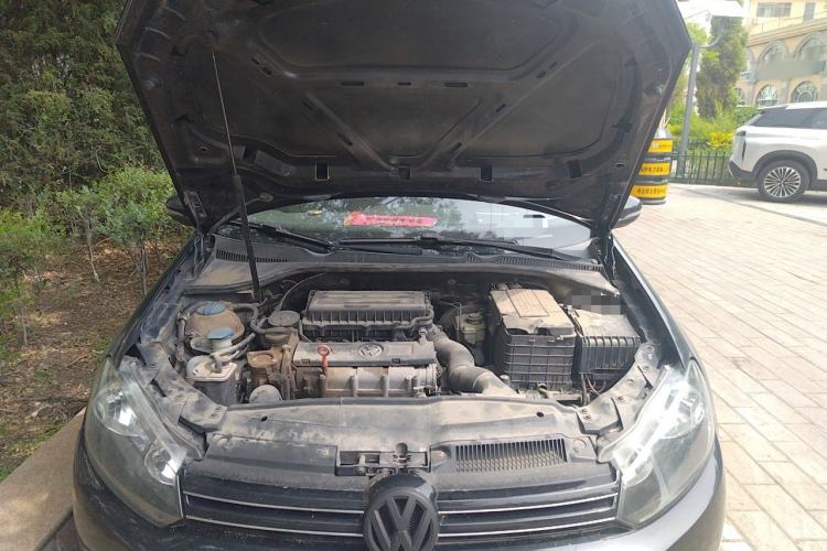 Used Volkswagen Golf 2011 1.6 Manual Comfort Model Engine Bay