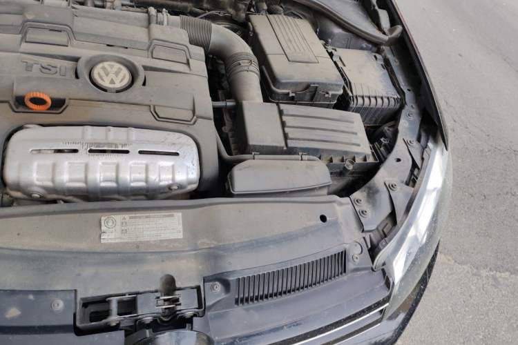 Used Volkswagen Golf 2011 1.4 TSI Luxury Touring Edition Engine Bay Left