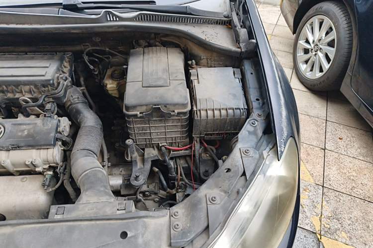 Used Volkswagen Golf 2011 1.6L Automatic Comfort Model Engine Bay Left