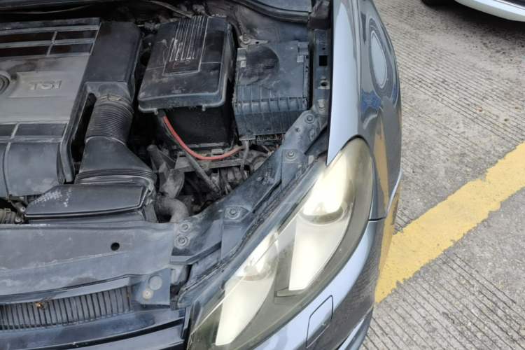 Used Volkswagen Golf 2011 2.0 TSI R Engine Bay Left