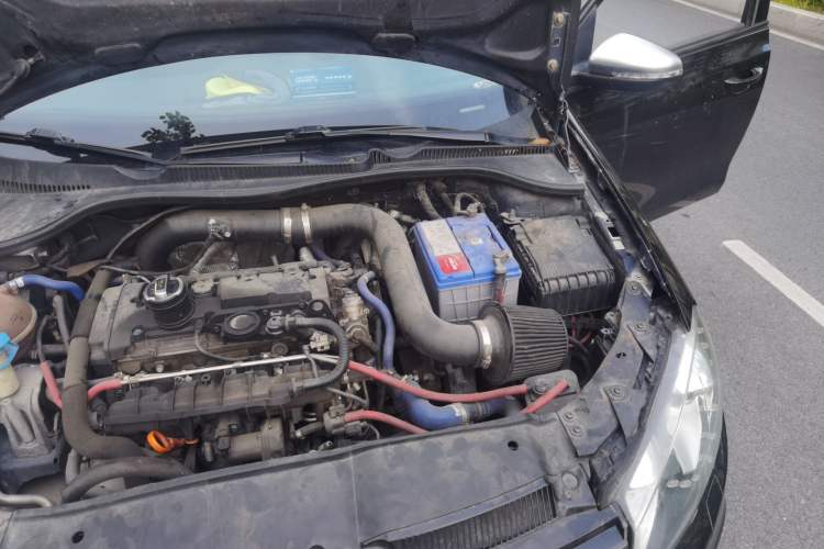 Used Volkswagen Golf 2011 2.0 TSI R Engine Bay Left