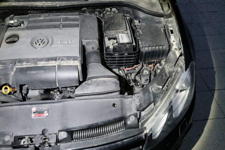 Used Volkswagen Golf 2011 2.0 TSI R Engine Bay Left