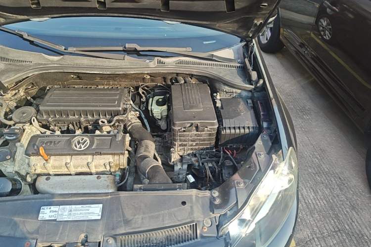 Used Volkswagen Golf 2011 1.6L Automatic Comfort Model Engine Bay Left