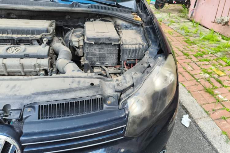 Used Volkswagen Golf 2011 1.6 Manual Comfort Model Engine Bay Left