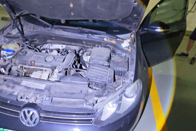Used Volkswagen Golf 2011 1.4 TSI Automatic Luxury Edition Engine Bay Left