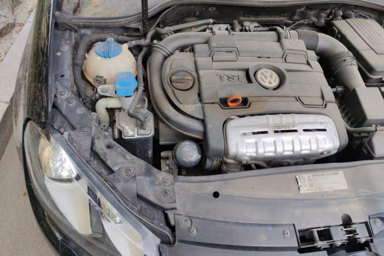 Used Volkswagen Golf 2011 1.4 TSI Luxury Touring Edition Engine Bay Right
