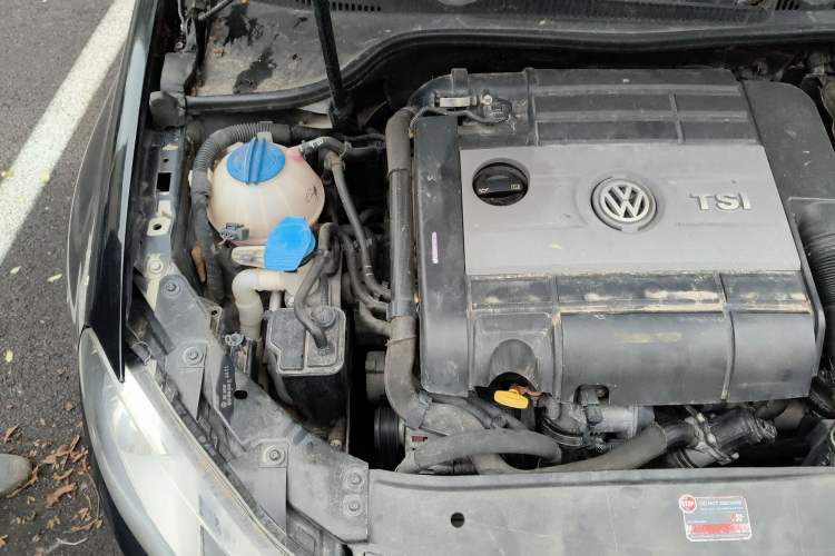 Used Volkswagen Golf 2011 2.0 TSI R Engine Bay Right