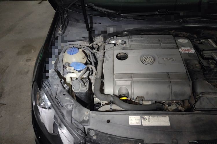 Used Volkswagen Golf 2011 2.0 TSI R Engine Bay Right