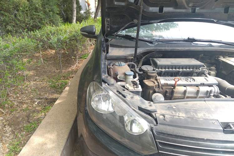 Used Volkswagen Golf 2011 1.6 Manual Comfort Model Engine Bay Right