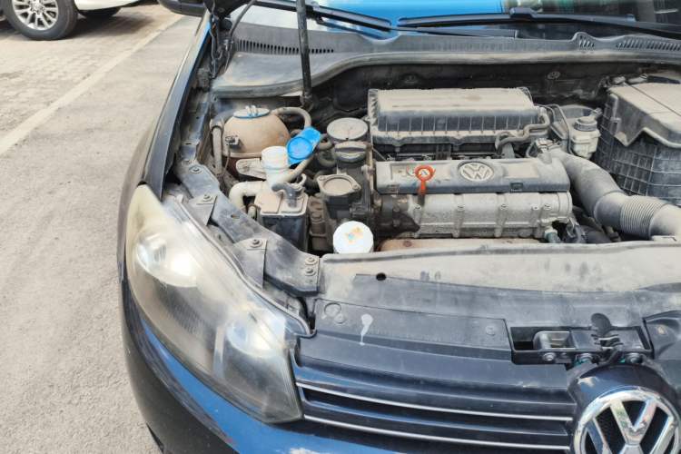 Used Volkswagen Golf 2011 1.6 Manual Comfort Model Engine Bay Right