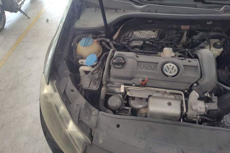 Used Volkswagen Golf 2011 1.4 TSI Automatic Comfort Model Engine Bay Right
