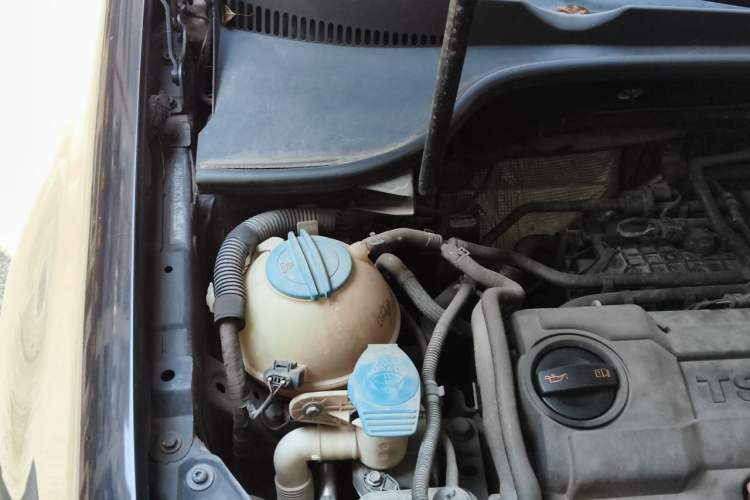 Used Volkswagen Golf 2011 1.4 TSI Automatic Comfort Model Engine Bay Right