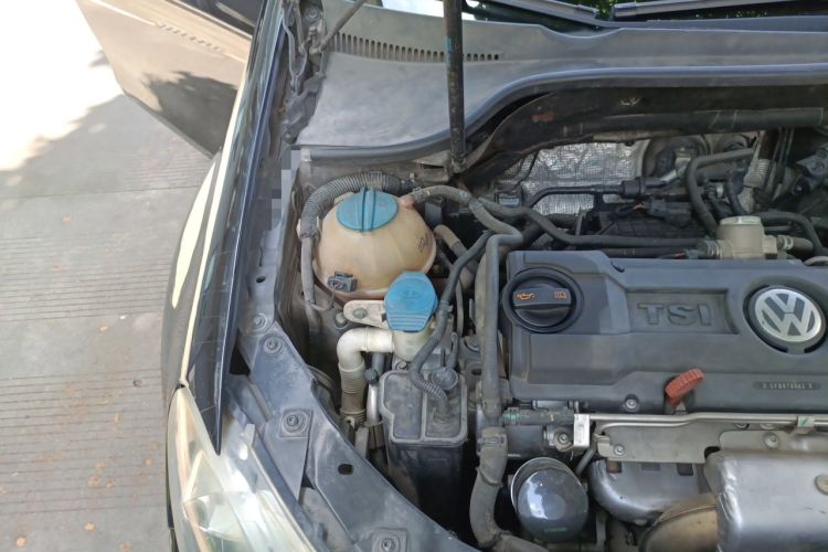 Used Volkswagen Golf 2011 1.4 TSI Automatic Comfort Model Engine Bay Right
