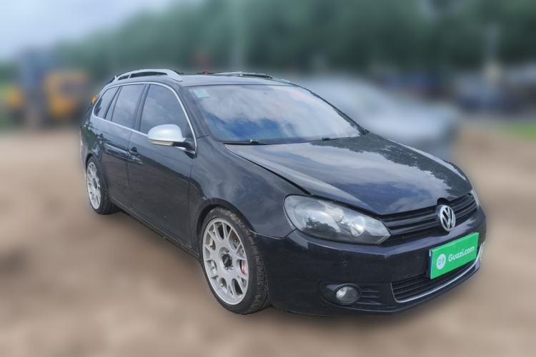 Used Volkswagen Golf 2011 1.4 TSI Comfort Travel Edition Front Right 45 Deg