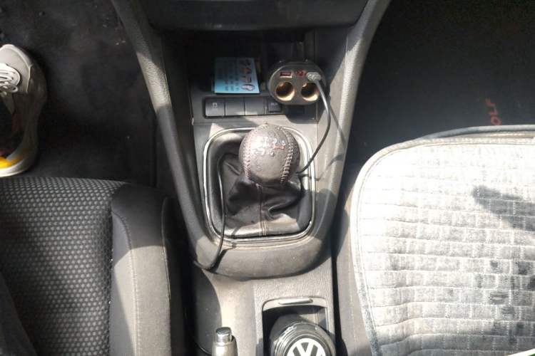 Used Volkswagen Golf 2011 1.6 Manual Comfort Model Gear Lever