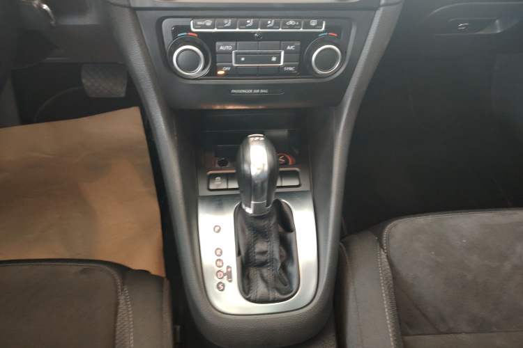Used Volkswagen Golf 2011 1.4 TSI Comfort Travel Edition Gear Lever