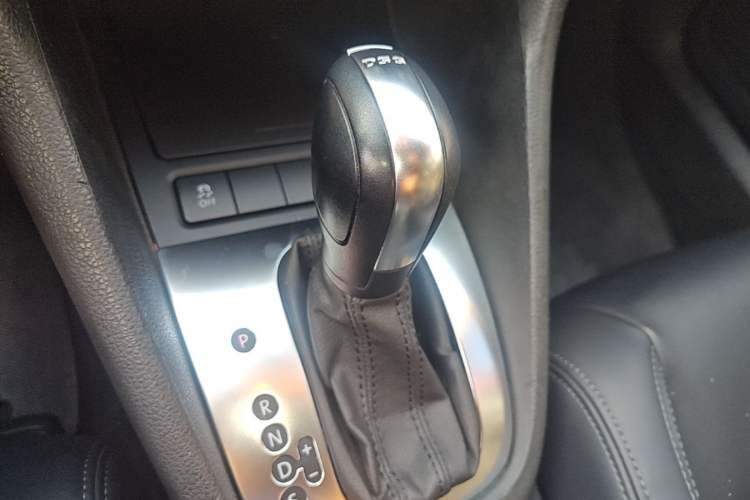 Used Volkswagen Golf 2011 1.6L Automatic Comfort Model Gear Lever