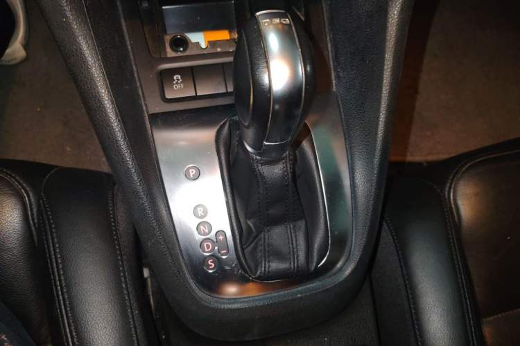 Used Volkswagen Golf 2011 1.4 TSI Automatic Luxury Edition Gear Lever