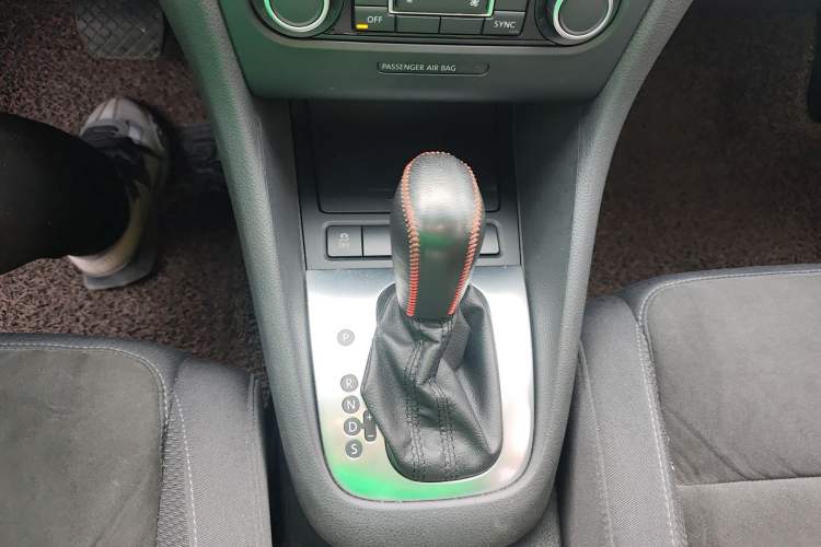 Used Volkswagen Golf 2011 1.4 TSI Comfort Travel Edition Gear Lever