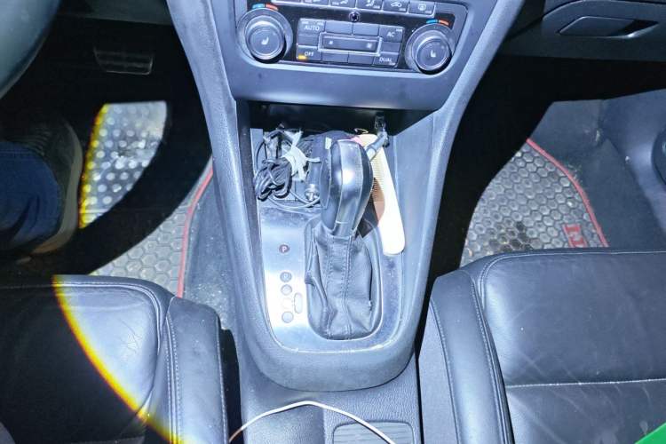 Used Volkswagen Golf 2011 1.4 TSI Automatic Luxury Edition Gear Lever