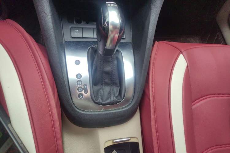Used Volkswagen Golf 2011 1.4 TSI Automatic Comfort Model Gear Lever