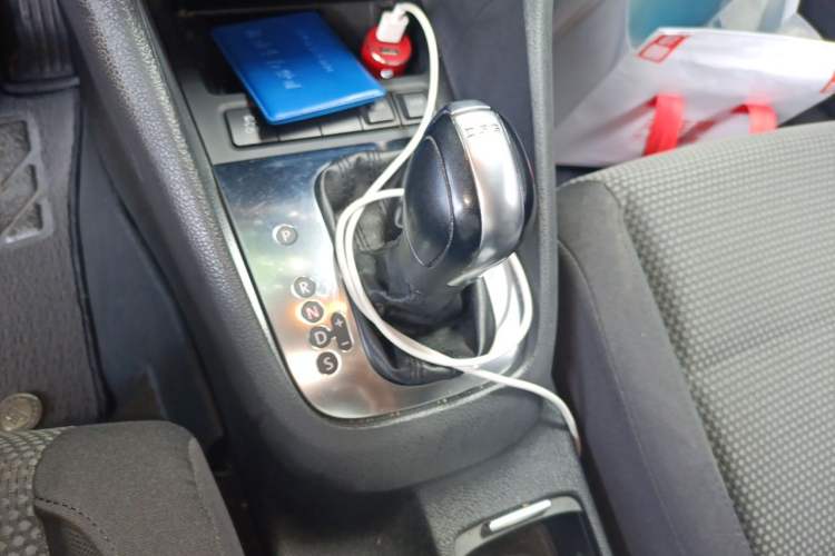 Used Volkswagen Golf 2011 1.4 TSI Automatic Comfort Model Gear Lever