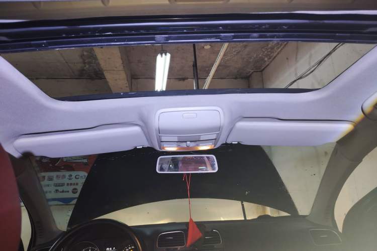 Used Volkswagen Golf 2011 1.4 TSI Automatic Comfort Model Headliner