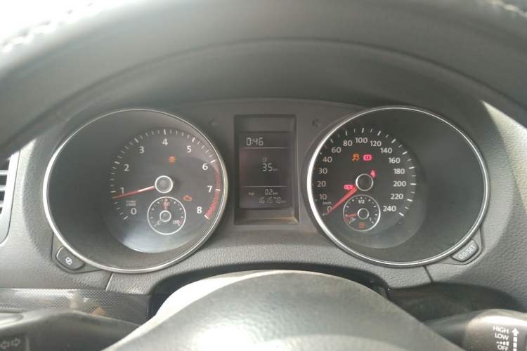 Used Volkswagen Golf 2011 1.6 Manual Comfort Model Instrument Cluster