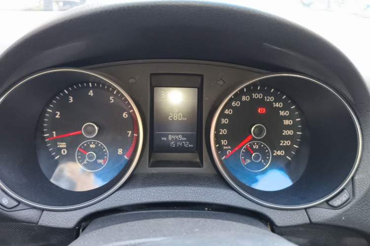 Used Volkswagen Golf 2011 1.6 Manual Comfort Model Instrument Cluster