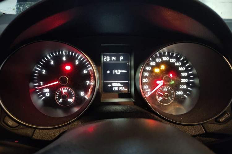 Used Volkswagen Golf 2011 1.4 TSI Automatic Comfort Model Instrument Cluster