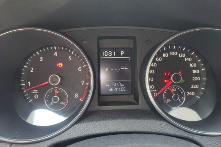Used Volkswagen Golf 2011 1.4 TSI Automatic Comfort Model Instrument Cluster