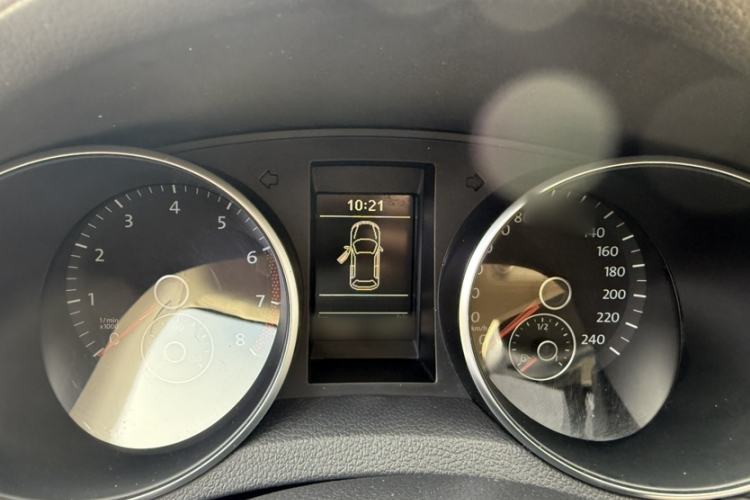 Used Volkswagen Golf 2011 1.4 TSI Luxury Touring Edition Interior 10