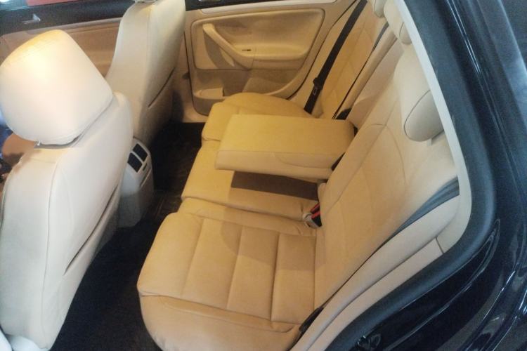 Used Volkswagen Golf 2011 1.4 TSI Luxury Touring Edition Interior 3