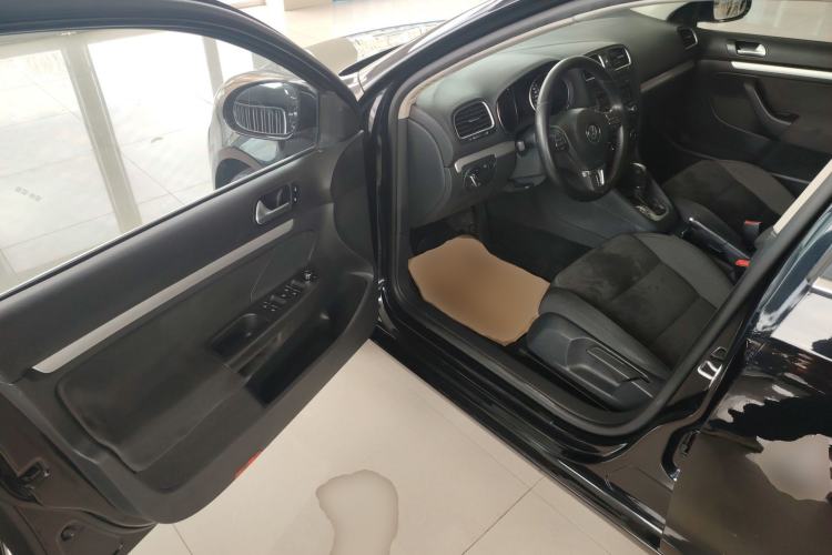 Used Volkswagen Golf 2011 1.4 TSI Comfort Travel Edition Interior 3