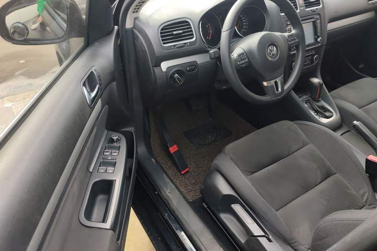 Used Volkswagen Golf 2011 1.4 TSI Comfort Travel Edition Interior 3