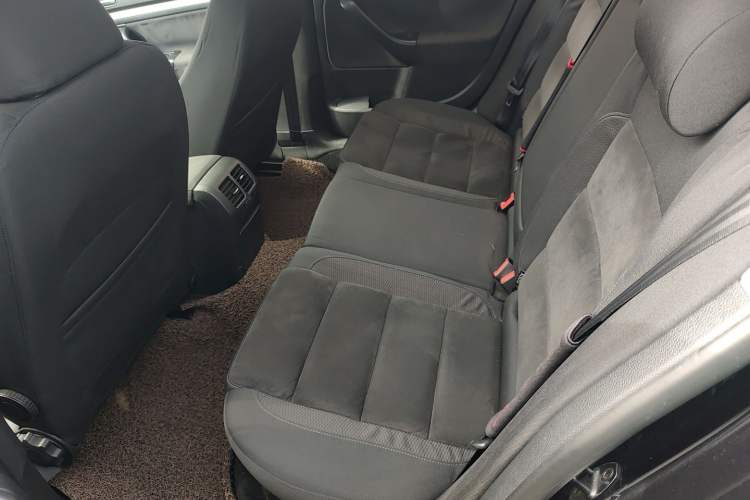 Used Volkswagen Golf 2011 1.4 TSI Comfort Travel Edition Interior 4