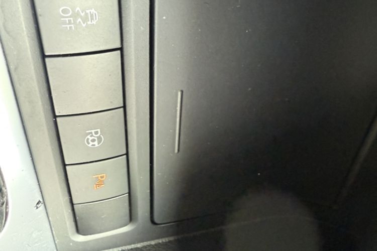Used Volkswagen Golf 2011 1.4 TSI Luxury Touring Edition Interior 4