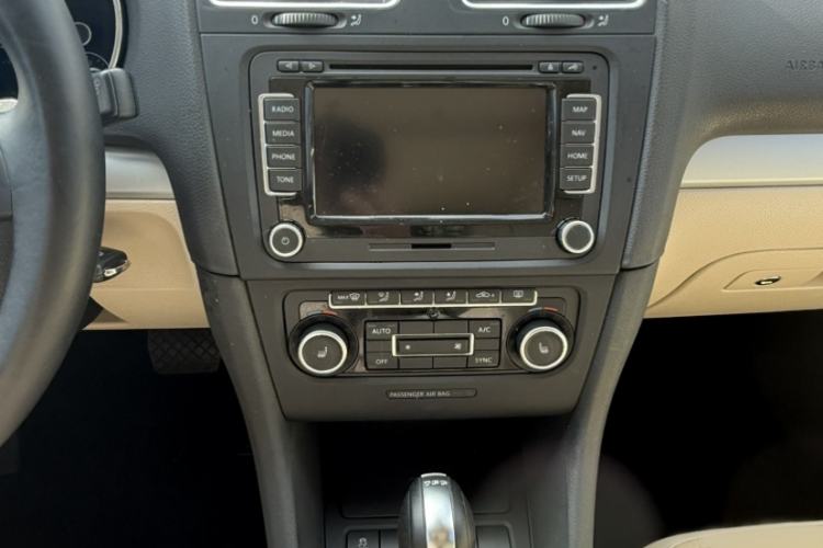 Used Volkswagen Golf 2011 1.4 TSI Luxury Touring Edition Interior 5