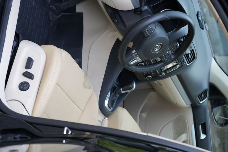 Used Volkswagen Golf 2011 1.4 TSI Luxury Touring Edition Left Front Seat